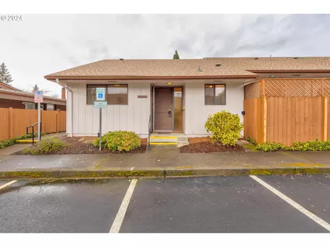 15200 SW Crown Dr #1, Portland, OR 97224