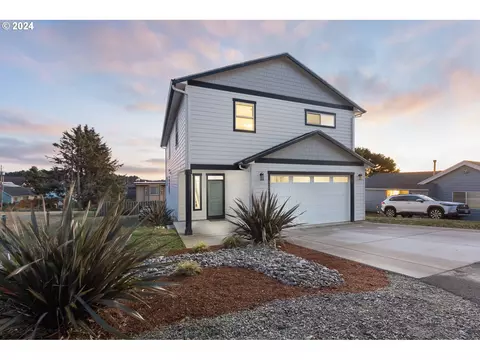 1956 NW 51st St, Lincoln City, OR 97367