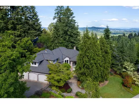 16260 SW Falcon Dr, Beaverton, OR 97007