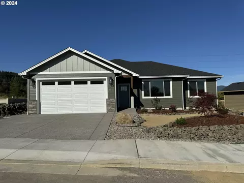 101 Coles Valley St, Sutherlin, OR 97479