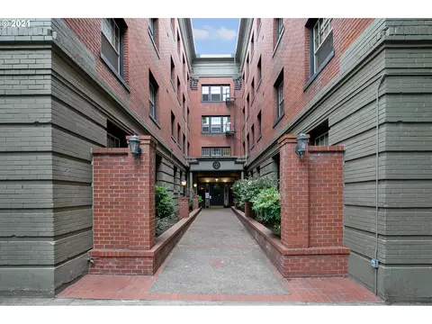 2109 NW Irving St #402, Portland, OR 97210