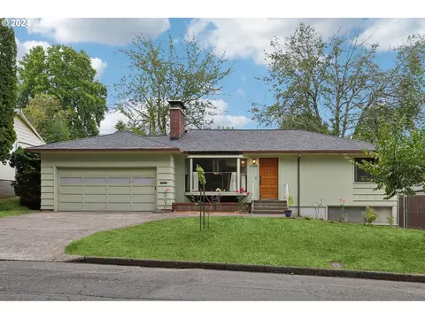 4768 SW Iowa St, Portland, OR 97221
