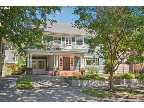 424 NE Laurelhurst Pl, Portland, OR 97232