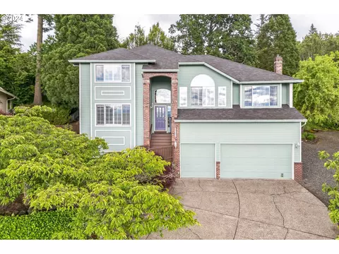 9328 SE Philips Pl, Happy Valley, OR 97086