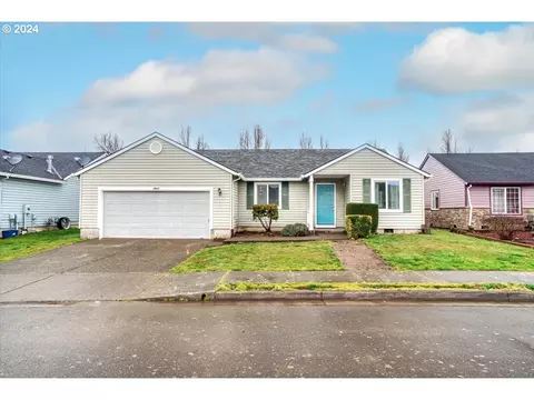 2809 Stanford St, Woodburn, OR 97071