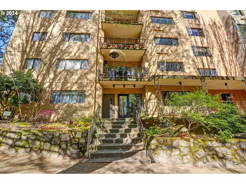 2021 SW Main St #51, Portland, OR 97205