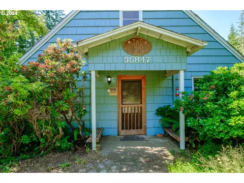 36847 Happy Hollow Rd, Blodgett, OR 97326