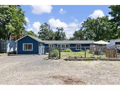 114 S Pioneer St, Lowell, OR 97452