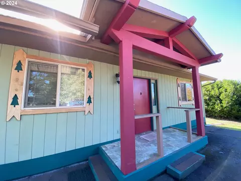 715 Jackson Ave, Coos Bay, OR 97420