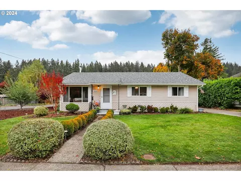 1019 S Water St, Silverton, OR 97381
