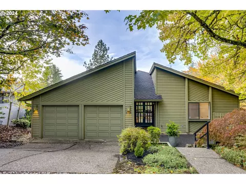 5736 SW Downs View Ct, Portland, OR 97221