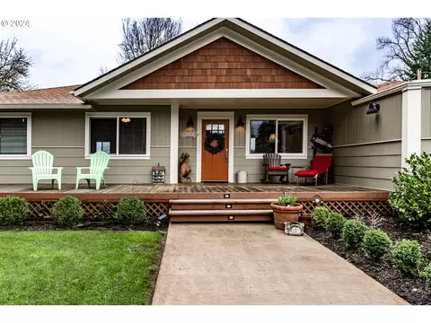 1638 Del Rio Rd, Roseburg, OR 97471