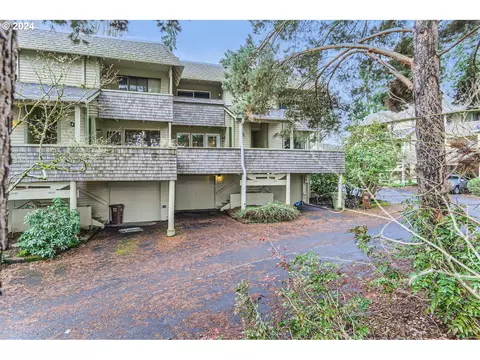 19719 NW Quail Hollow Dr, Portland, OR 97229
