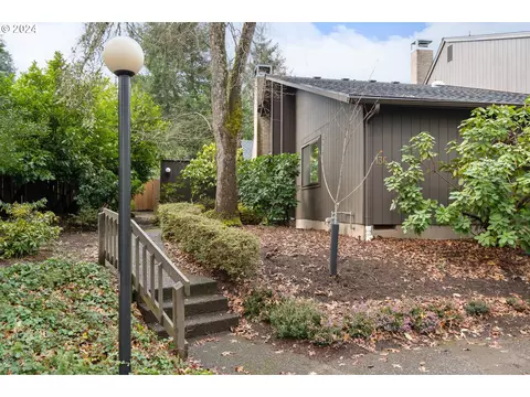 136 Westbrook Way, Eugene, OR 97405