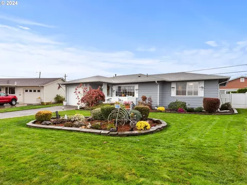 1474 Country Club Cir, Woodburn, OR 97071