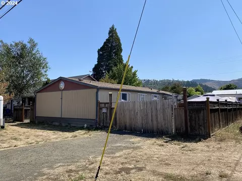 542 E Central Ave, Sutherlin, OR 97479