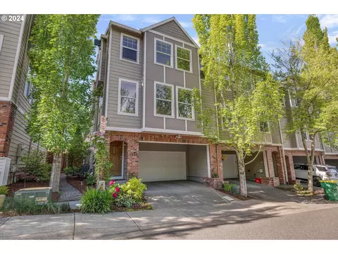 9056 SW Rystadt Ln, Portland, OR 97225