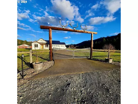 101 Stuart Field Ln, Ariel, WA 98603
