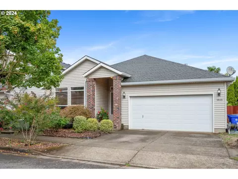 1623 NE Blue Heron Dr, Portland, OR 97211