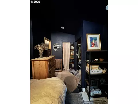 Bedroom - 805 River Rd, Eugene, OR 97404 photo 6 of 7