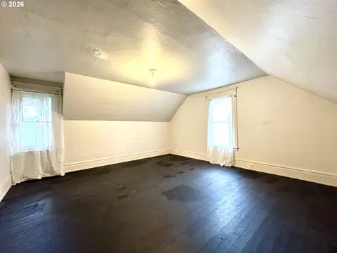 Bedroom - 805 River Rd, Eugene, OR 97404 photo 2 of 7