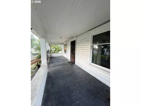 Exterior - 805 River Rd, Eugene, OR 97404 photo 2 of 12