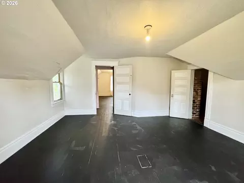 Bedroom - 805 River Rd, Eugene, OR 97404 photo 3 of 7