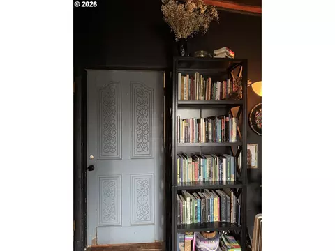 Entry Way - 805 River Rd, Eugene, OR 97404 photo 1 of 1