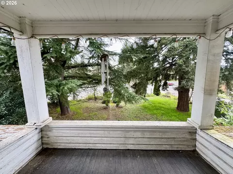 Exterior - 805 River Rd, Eugene, OR 97404 photo 3 of 12