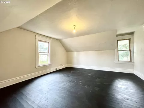 Bedroom - 805 River Rd, Eugene, OR 97404 photo 1 of 7