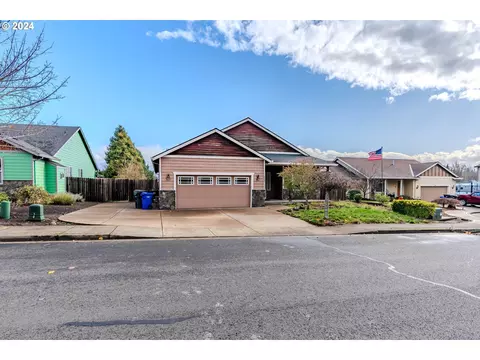 655 S Taylor Ct, Molalla, OR 97038