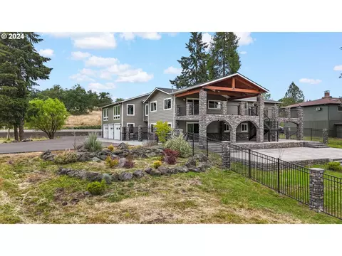 2174 Del Rio Rd, Roseburg, OR 97471