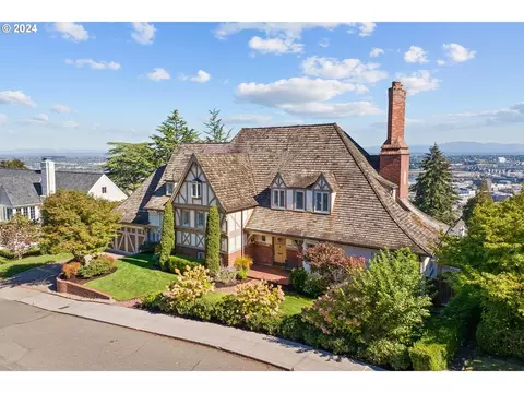 2868 NW Cumberland Rd, Portland, OR 97210