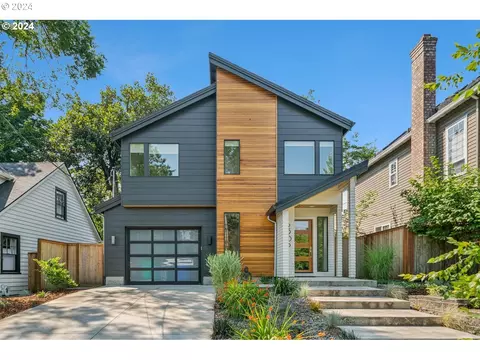 2906 SW Carolina St, Portland, OR 97239