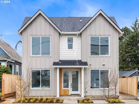 5534 SE Center St #4, Portland, OR 97217
