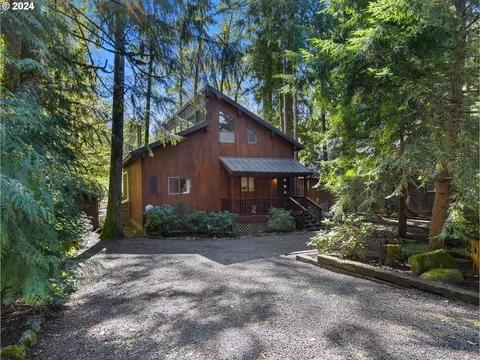 65020 E Sandy River Ln, Rhododendron, OR 97049