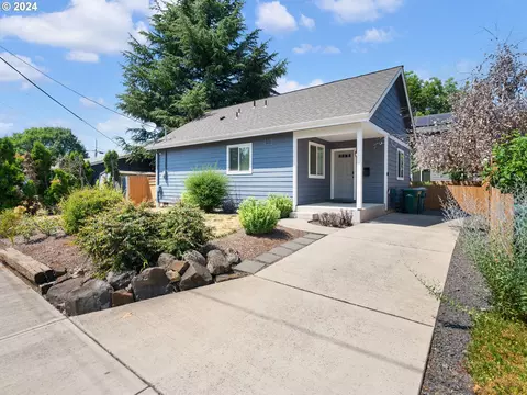1213 E 9th St, Newberg, OR 97132