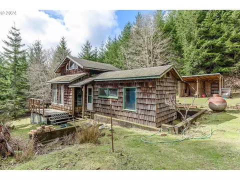 60398 Fox Glove Rd, Coos Bay, OR 97420