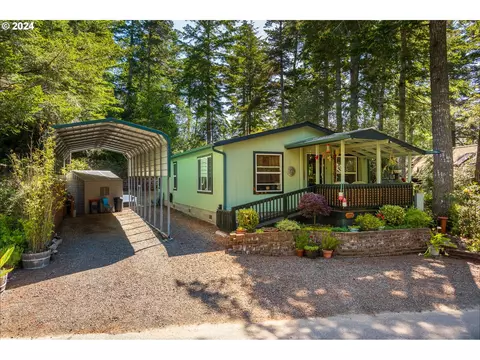 122 Outer Dr, Florence, OR 97439
