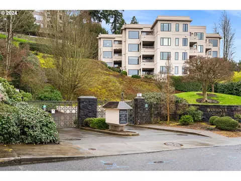 754 NW Westover Sq, Portland, OR 97210