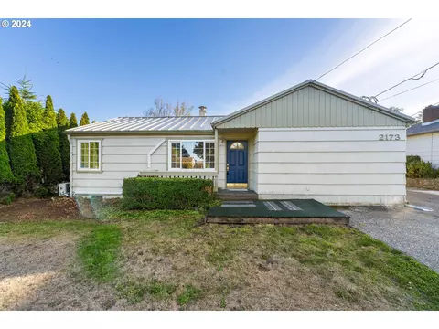 2173 Lombard St, North Bend, OR 97459