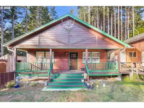 106 25th St, Port Orford, OR 97465