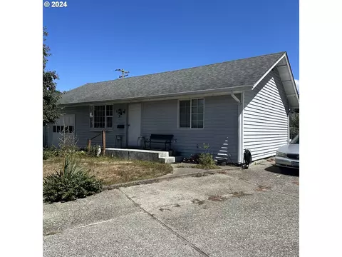 679 W Alder Pl, Reedsport, OR 97467