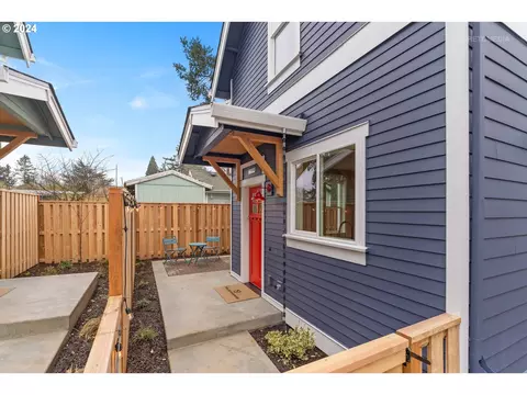 7956 SE Cooper St #B, Portland, OR 97206