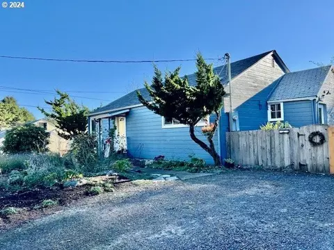 844 Rhododendron Dr, Florence, OR 97439