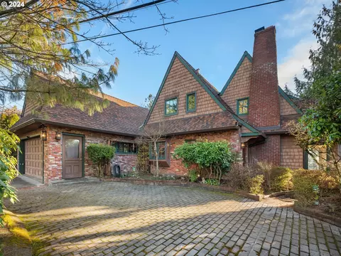 5500 SW Menefee Dr, Portland, OR 97239