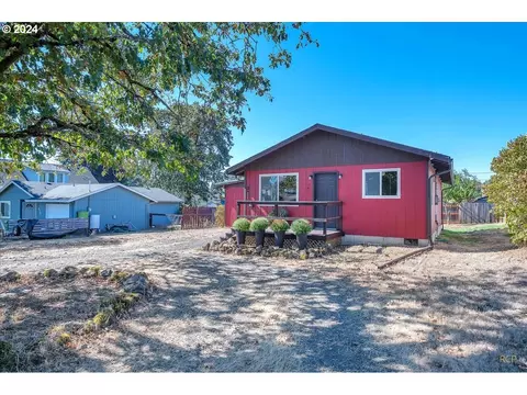 385 N 7th St, Saint Helens, OR 97051