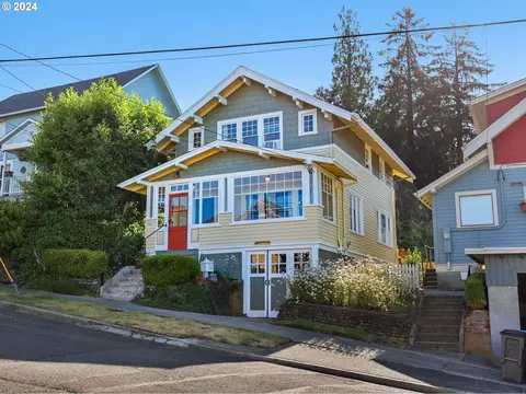 747 5th St, Astoria, OR 97103