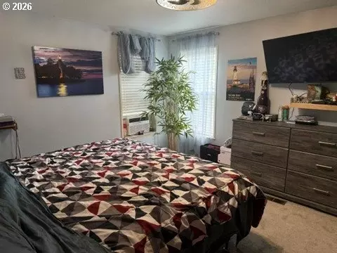 Bedroom - 550 Lochaven Ave, Springfield, OR 97477 photo 2 of 4