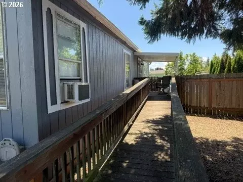 Exterior - 550 Lochaven Ave, Springfield, OR 97477 photo 1 of 2
